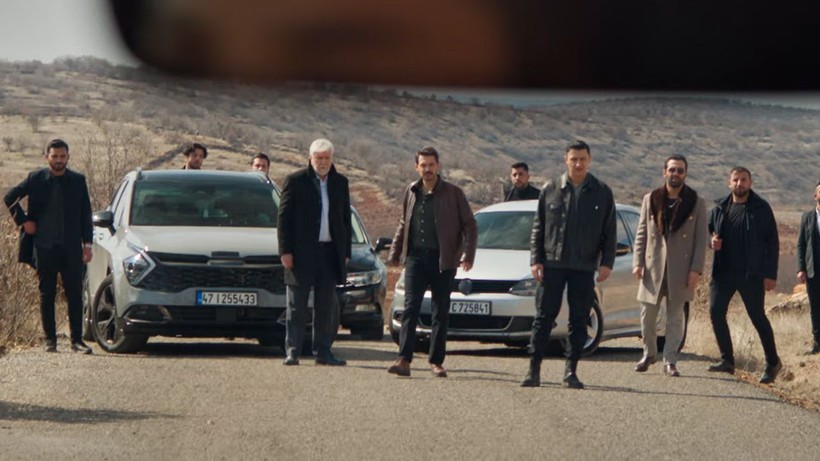 Uzak Şehir dizisinde büyük değişikliğe gidildi; İki başrol apar topar kadrodan çıktı - Resim: 3