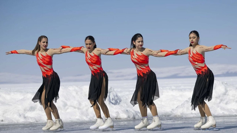 Kars Çıldır Gölü'nde göz kamaştıran buz pateni gösterisi - Resim: 3