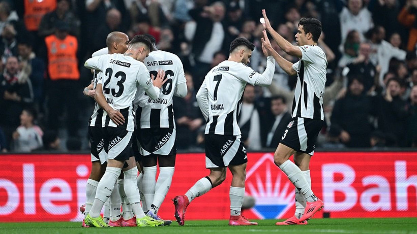 Beşiktaş Galatasaray maçına o pozisyon damga vurmuştu: Eski hakemlerin derbi yorumları tepki çekti! - Resim: 4