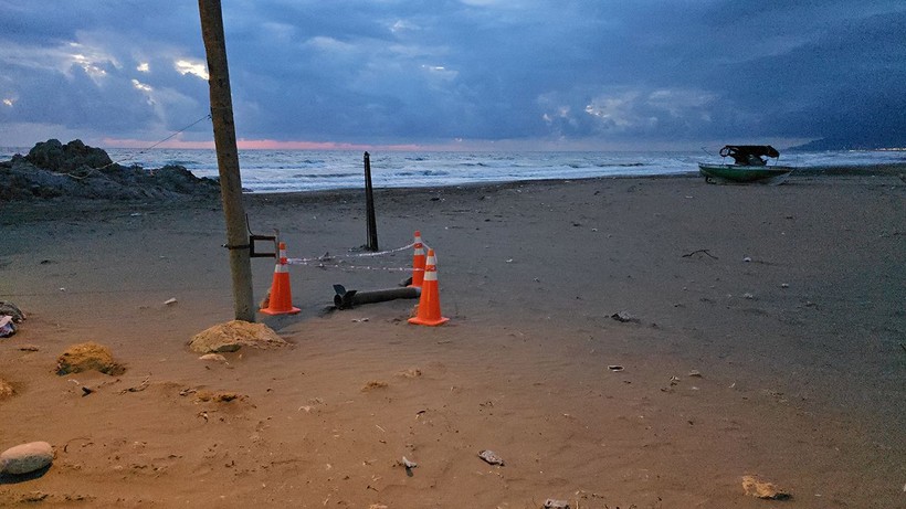 Hatay'da sahile roket vurdu - Resim: 4