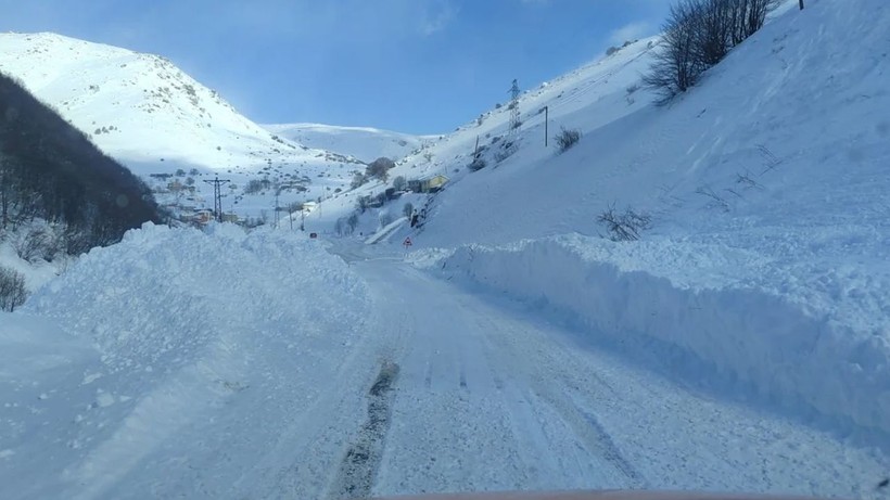 Giresun'da Eğribel Tüneli girişinde çığ meydana geldi - Resim: 1