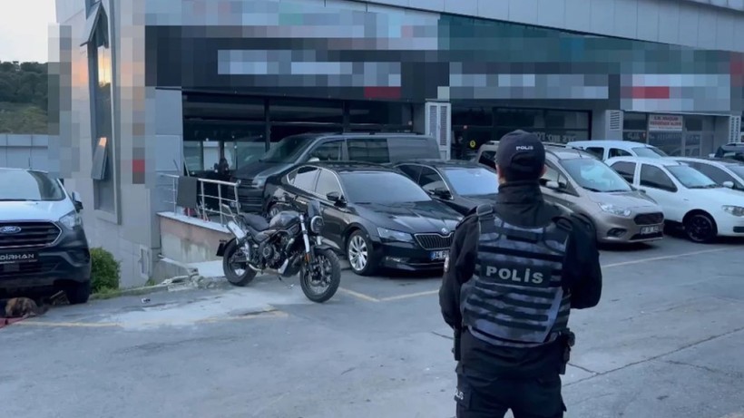 İstanbul'da oto galeriye el yapımı patlayıcı atıldı - Resim: 2