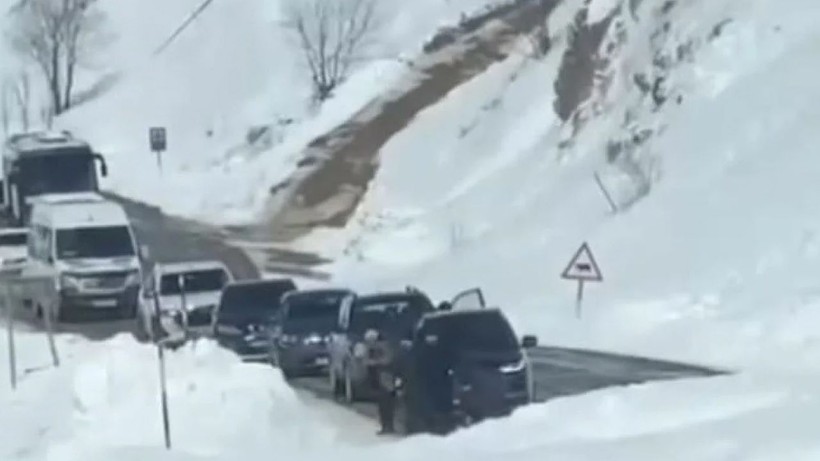 Giresun'da Eğribel Tüneli girişinde çığ meydana geldi - Resim: 3