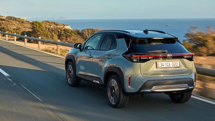 Toyota, fiyatlarda freni patlattı! Yaris Cross şimdi 1.8 milyon TL'den başlıyor! - Resim: 3