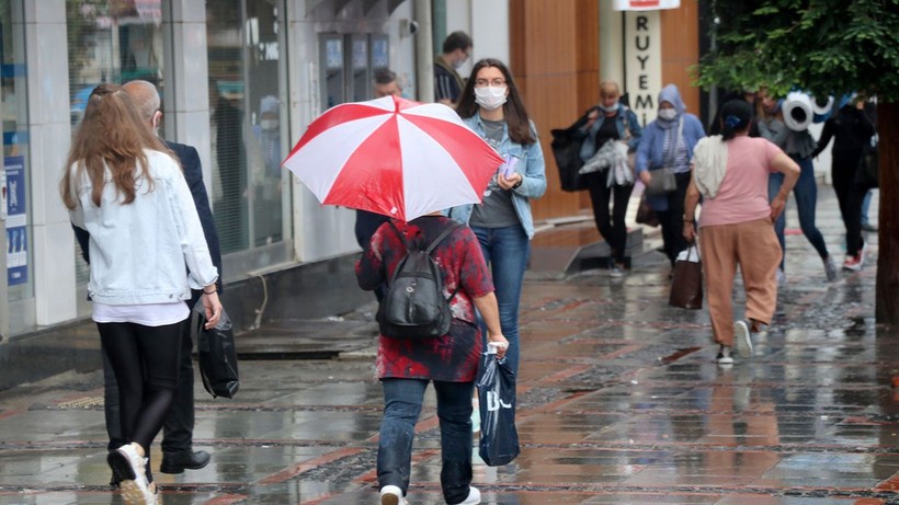 İstanbul sağanak ve soğuk havaya teslim: Saat verildi, kuvvetli geliyor! - Resim: 4