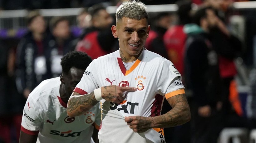 Lucas Torreira’dan şaşırtan Galatasaray kararı; Okan Buruk da devreye girdi - Resim: 1