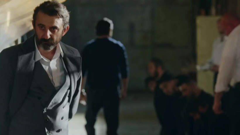 Eşref Rüya dizisinde başrol oyuncusu değişiyor; Çağatay Ulusoy hayranlarından ağır sözler - Resim: 2