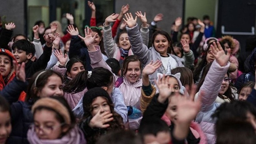 Öğrenciler dikkat! 12 gün tatilin tarihi belli oldu; Değişiklik yapıldı - Resim: 1