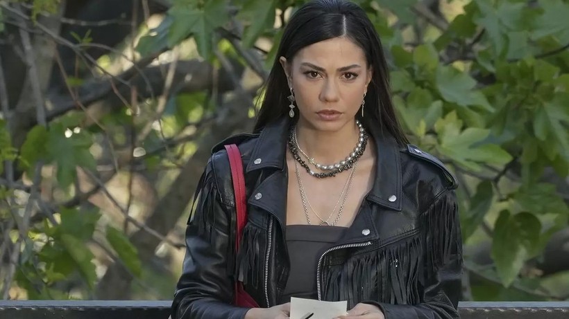 Eşref Rüya dizisinde herkesi şoka uğratan veda; Demet Özdemir hayranlarından ağır sözler - Resim: 2