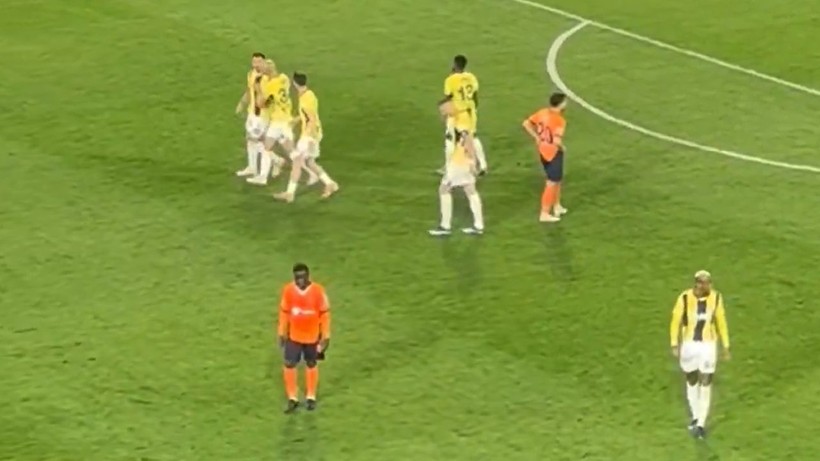 Fenerbahçe'yi karıştıran görüntü! Takım arkadaşları hemen devreye girdi - Resim: 4