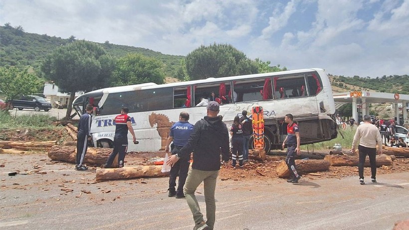 Çanakkale’de zincirleme kaza: 5 ölü, çok sayıda yaralı - Resim: 2