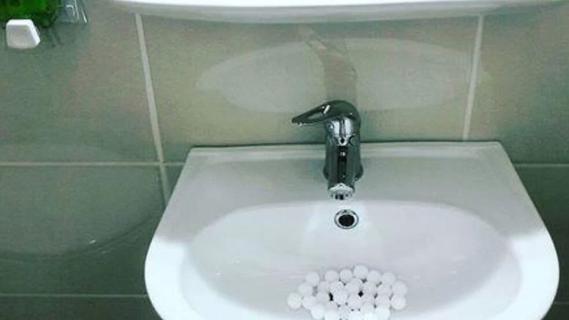 Lavaboyu bu şekilde temizlemenizde fayda var; Artık leş gibi değil mis gibi kokacak - Resim: 1