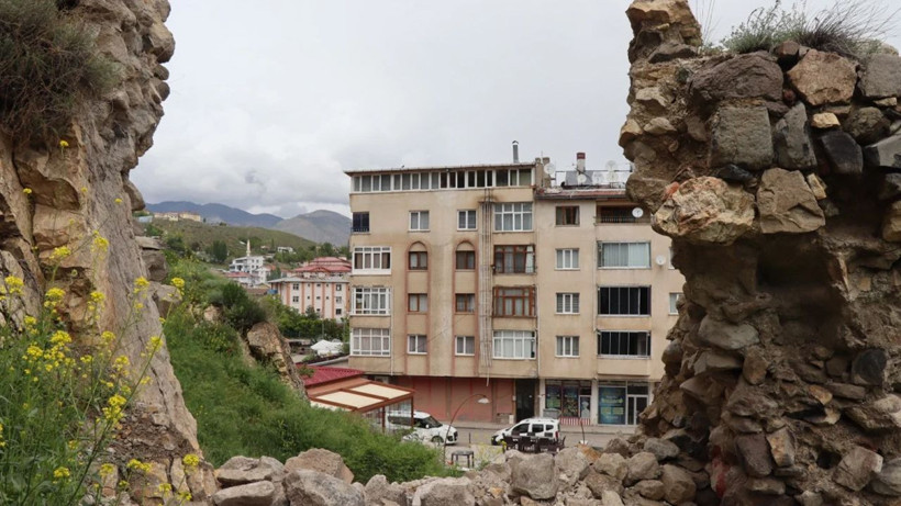 Tarihi Oltu Kalesi yıkılma tehlikesi altında - Resim: 4