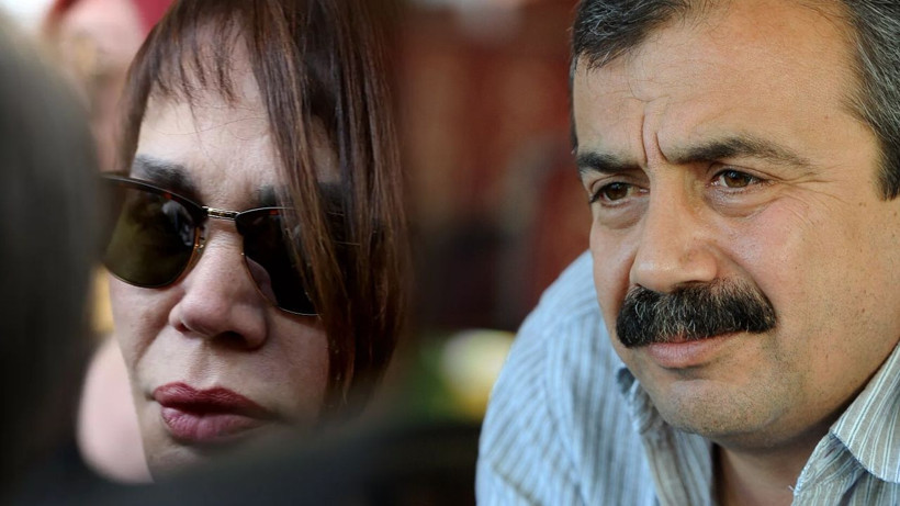 Sırrı Süreyya Önder'in ölümüne dayanamadı! Sezen Aksu saçlarını kazıttı... İşte son hali - Resim: 1