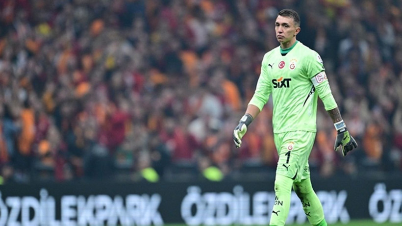 Galatasaray dünyaca ünlü kaleci ile anlaştı; Son şampiyonda bir dönem resmen bitti - Resim: 3