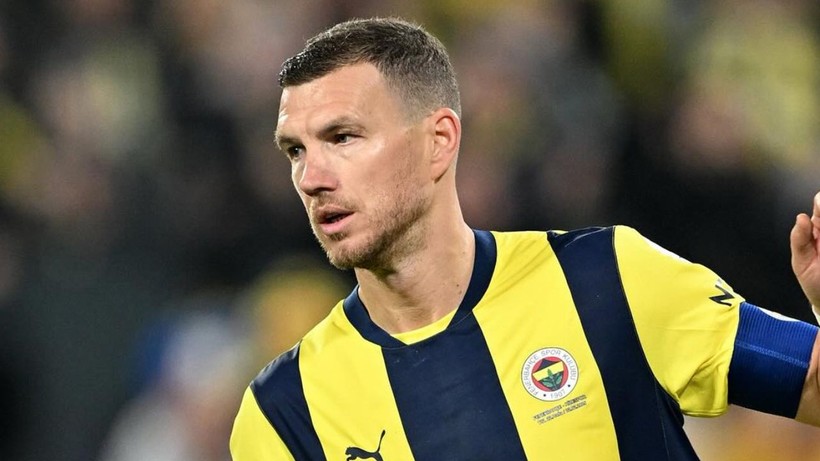 Fenerbahçe'de Edin Dzeko için karar çıktı; Yıldız futbolcu o maçın ardından gidiyor - Resim: 4