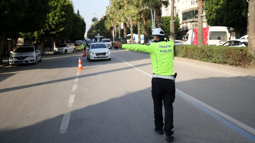 Trafik cezaları uçuyor! O hatayı yapan 280 bin TL ödeyecek, ehliyet gidecek! - Resim: 1