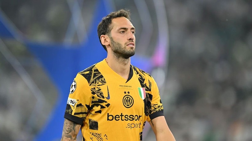 Hakan Çalhanoğlu, tarihe geçti - Resim: 3