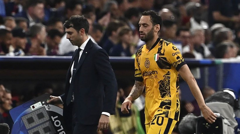 Hakan Çalhanoğlu, tarihe geçti - Resim: 4