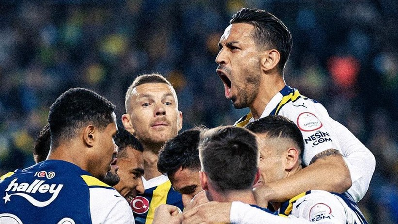 İrfan Can Kahveci Süper Lig ekibiyle anlaştı; Yıldız isim takım arkadaşları ile vedalaştı - Resim: 1