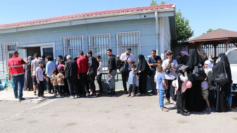 Suriyelilerin ülkelerine dönüşü yoğunluk kazandı - Resim: 1