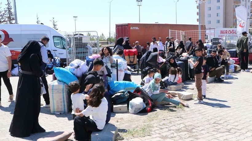 Suriyelilerin ülkelerine dönüşü yoğunluk kazandı - Resim: 2