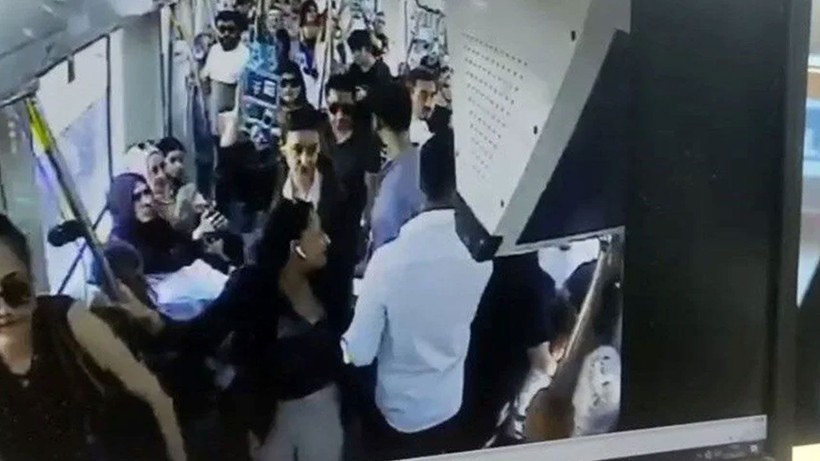 Marmaray'daki kavgadan yeni görüntüler! Olay böyle başlamış - Resim: 3