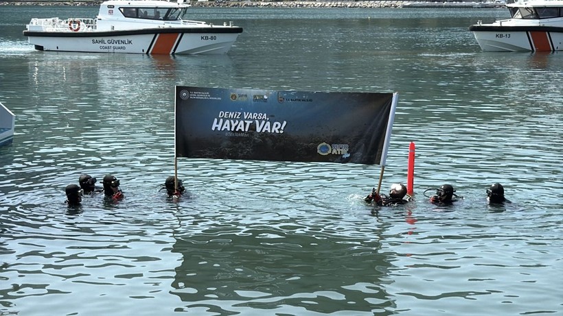 Bartın'da deniz temizliği; florasan lamba ve eski araç lastikleri çıktı - Resim: 4