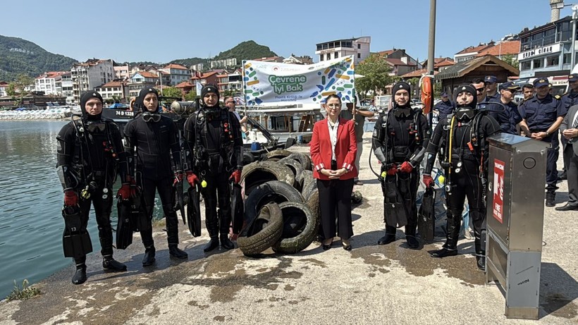 Bartın'da deniz temizliği; florasan lamba ve eski araç lastikleri çıktı - Resim: 1