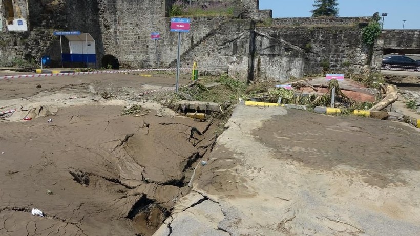 Trabzon'da sel yüzünden oluşan manzara depremi aratmadı - Resim: 3
