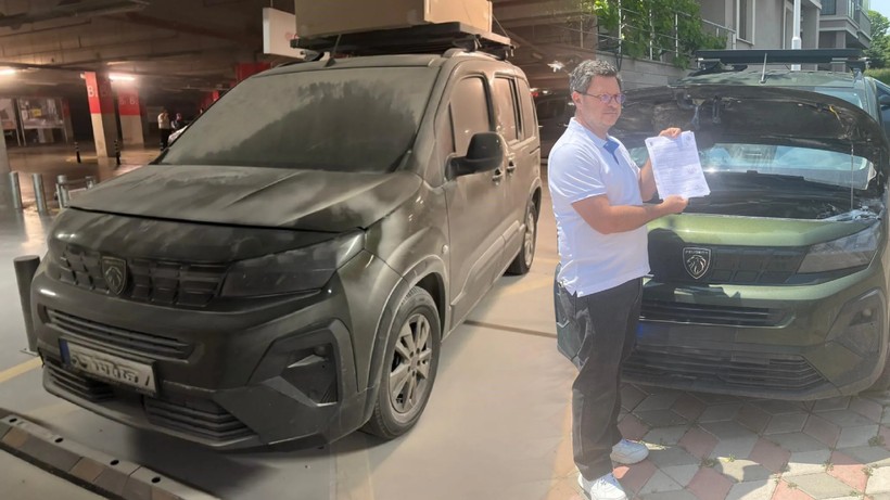 Yeni aldığı Peugeot marka arabası önce 4 kere servise girdi sonra otoparkta alev aldı - Resim: 1
