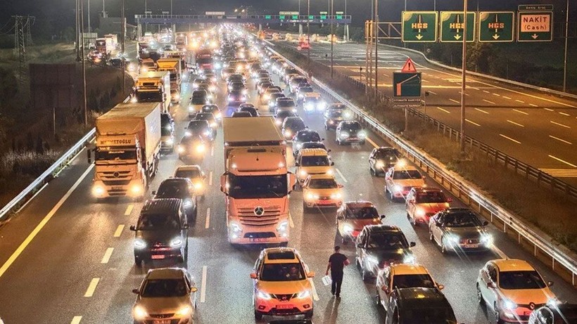 Yollarda bayram trafiği artıyor - Resim: 2