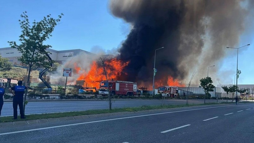 Kocaeli'de palet fabrikasında yangın - Resim: 2