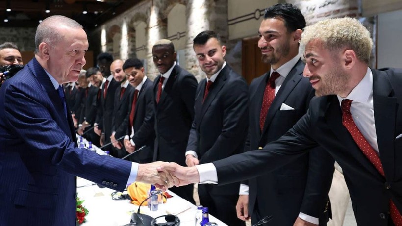 Barış Alper Yılmaz takım arkadaşları ile vedalaştı; Galatasaray taraftarını yıkan ayrılık kararı - Resim: 2