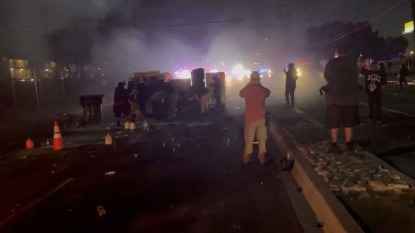 Los Angeles'ta göçmenlerin gözaltına alınmasına tepki - Resim: 2