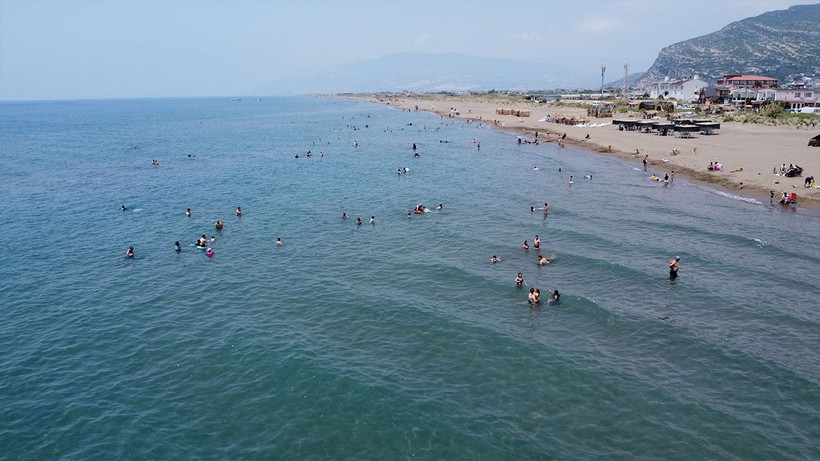 Bayramda havalar ısındı, Hataylılar sahilleri doldurdu - Resim: 4