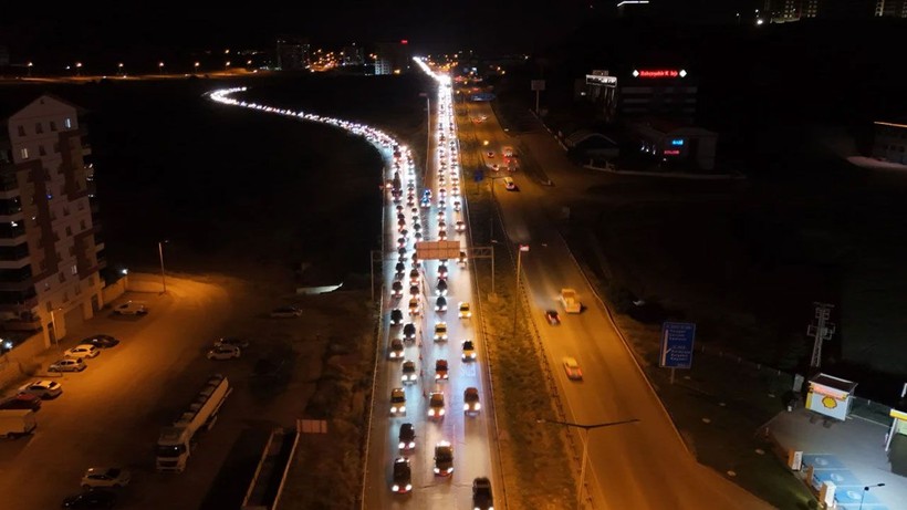 Yollarda bayram tatilinden dönüş yoğunluğu başladı - Resim: 1