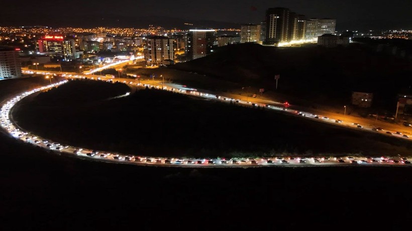 Yollarda bayram tatilinden dönüş yoğunluğu başladı - Resim: 3