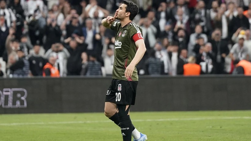 Beşiktaş’ta Necip Uysal ile yollar ayrılıyor; Dev kulüp sezon sonunda imza için geliyor - Resim: 1