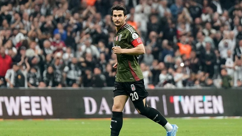Beşiktaş’ta Necip Uysal ile yollar ayrılıyor; Dev kulüp sezon sonunda imza için geliyor - Resim: 2