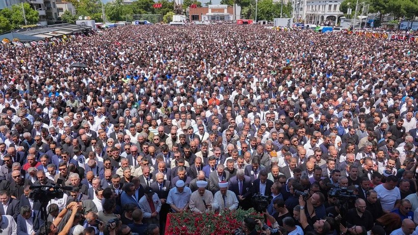 Ferdi Zeyrek'e vedadan acı kareler: Özgür Özel defnetti - Resim: 4