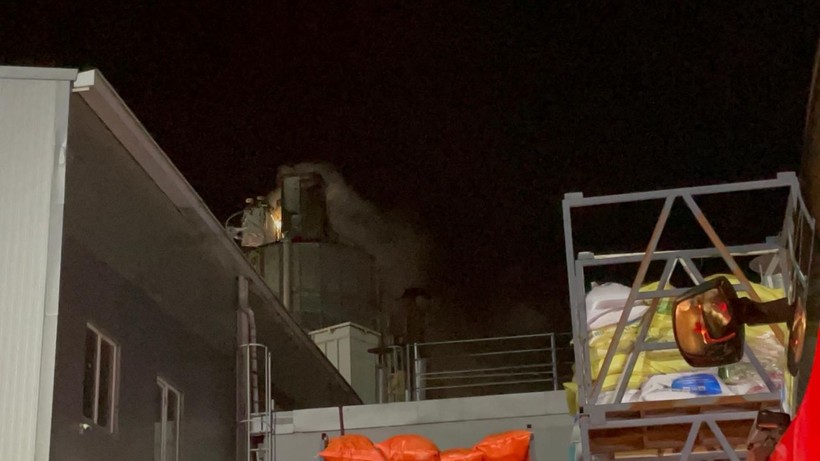 Kayseri'de ahşap fabrikasının silosundaki yangın söndürüldü - Resim: 4