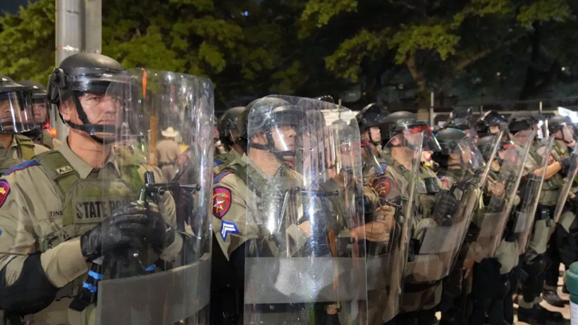 ABD'nin Teksas eyaletinde protestolara karşı 7 bin asker görevlendirildi - Resim: 2