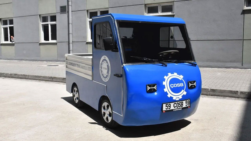 Tekirdağ'da meslek liseli öğrenciler, elektrikli kamyonet üretti - Resim: 1