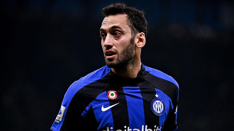 Hakan Çalhanoğlu iki yıllık imza için geliyor; Ezeli rakipten Galatasaray'a inanılmaz çalım - Resim: 1
