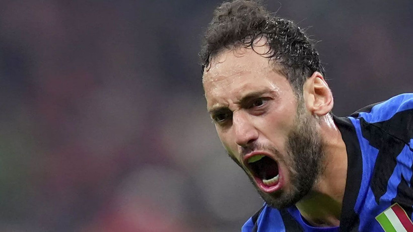 Hakan Çalhanoğlu iki yıllık imza için geliyor; Ezeli rakipten Galatasaray'a inanılmaz çalım - Resim: 3