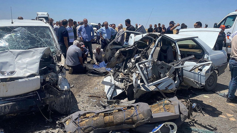 Otomobil ile hafif ticari araç çarpıştı: 4 ölü, 1 yaralı - Resim: 2