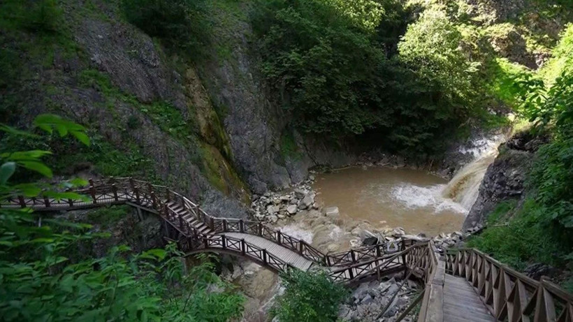 Mavi Göl'de turizm sezonu başlamadan bitti! Bölge turizmine büyük darbe - Resim: 4