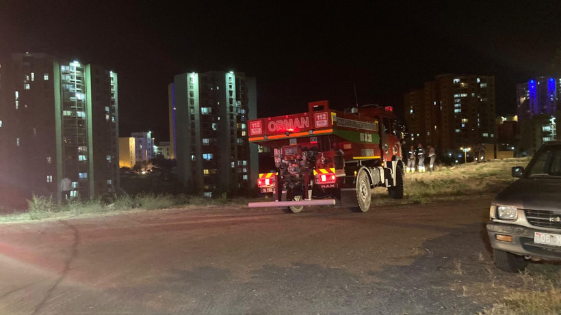 Ankara’da boş arazideki yangın 2 saatte söndürüldü - Resim: 1