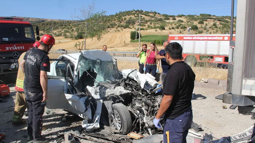 Manisa'da kahreden kaza! Baba ve 3 çocuğu can verdi - Resim: 2